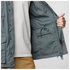 FJÄLLRÄVEN Räven Jacket - Freizeitjacke -Berg Freunde Bekleidung Geschaft fjaellraeven raeven jacket freizeitjacke detail 7