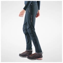 FJÄLLRÄVEN Women's Bergtagen Stretch Trousers - Trekkinghose -Berg Freunde Bekleidung Geschaft fjaellraeven womens bergtagen stretch trousers trekkinghose detail 4