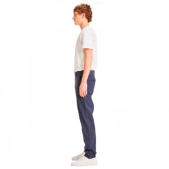 KnowledgeCotton Apparel Chuck Regular Chino Poplin Pant Vegan - Freizeithose 8 KnowledgeCotton Apparel Chuck Regular Chino Poplin Pant Vegan - Freizeithose -Berg Freunde Bekleidung Geschaft knowledgecotton apparel chuck regular chino poplin pant vegan freizeithose detail 2