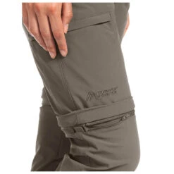 Maier Sports Women's Inara Slim Zip - Trekkinghose 14 Maier Sports Women's Inara Slim Zip - Trekkinghose -Berg Freunde Bekleidung Geschaft maier sports womens inara slim zip trekkinghose detail 6