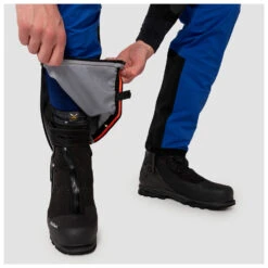 SALEWA Ortles Powertex 3L Pants - Regenhose 21 SALEWA Ortles Powertex 3L Pants - Regenhose -Berg Freunde Bekleidung Geschaft salewa ortles powertex 3l pants regenhose detail 9