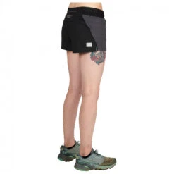 Ultimate Direction Women's Stratus Short - Laufshorts -Berg Freunde Bekleidung Geschaft ultimate direction womens stratus short laufshorts detail 2