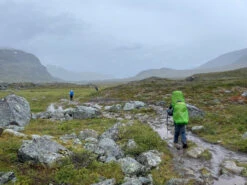 VAUDE Kid's Escape Pants VI - Regenhose 12 VAUDE Kid's Escape Pants VI - Regenhose -Berg Freunde Bekleidung Geschaft vaude kids escape pants vi waterproof trousers bdc06e6ac402b9d887bc5e52d500d8fa 1