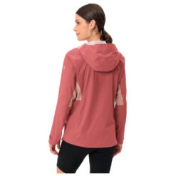 VAUDE Women's Simony 2,5L Jacket IV - Regenjacke -Berg Freunde Bekleidung Geschaft vaude womens simony 25l jacket iv regenjacke detail 4