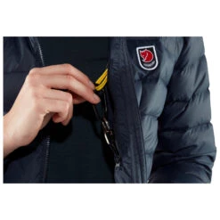 FJÄLLRÄVEN Women's Expedition Pack Down Hoodie - Daunenjacke -Berg Freunde Bekleidung Geschaft fjaellraeven womens expedition pack down hoodie daunenjacke detail 8